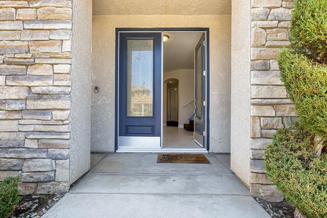 8420 N Ann Avenue, Fresno, CA 93720