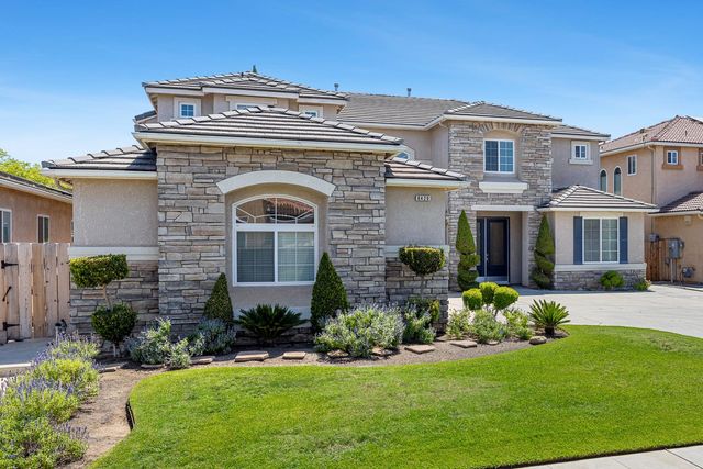 8420 N Ann Avenue, Fresno, CA 93720