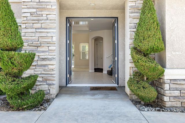 8420 N Ann Avenue, Fresno, CA 93720