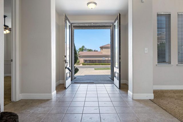 8420 N Ann Avenue, Fresno, CA 93720