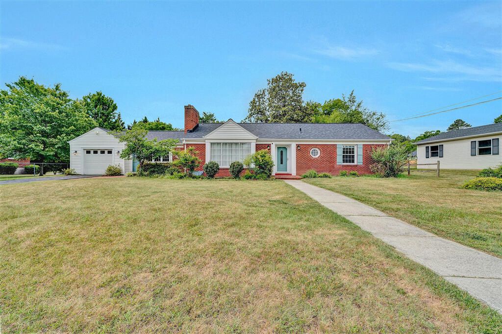 920 Tremont RD, Salem, VA 24153
