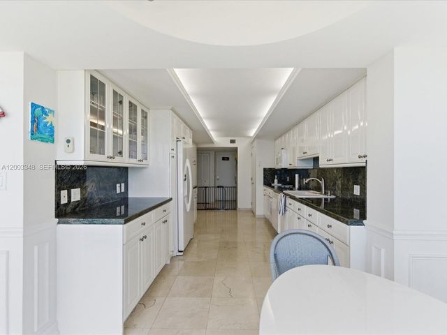 600 Grapetree Drive 10BN, Key Biscayne, FL 33149