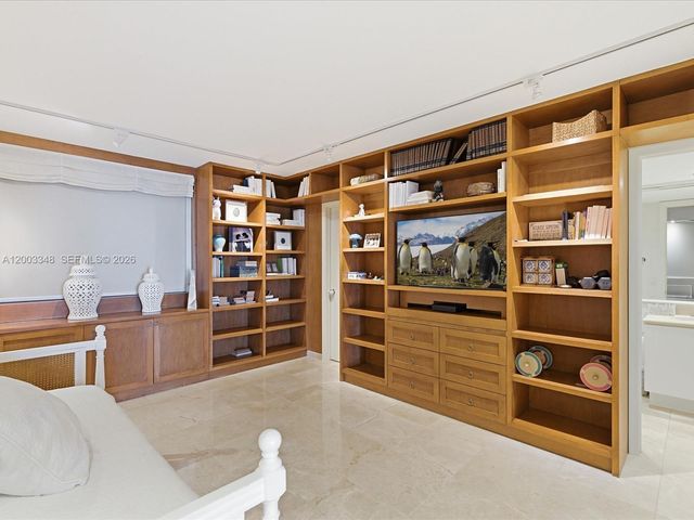 600 Grapetree Drive 10BN, Key Biscayne, FL 33149