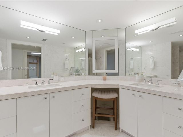 600 Grapetree Drive 10BN, Key Biscayne, FL 33149