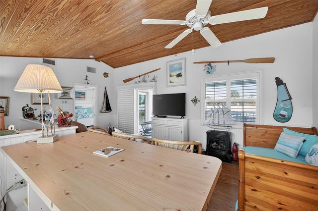 923 LOCUST STREET, New Smyrna Beach, FL 32169