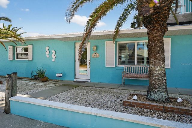 923 LOCUST STREET, New Smyrna Beach, FL 32169