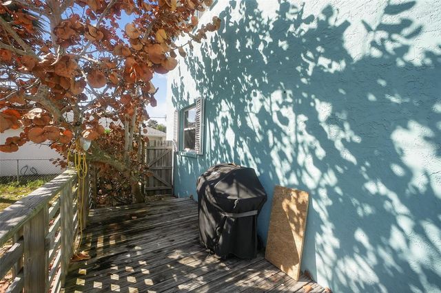 923 LOCUST STREET, New Smyrna Beach, FL 32169