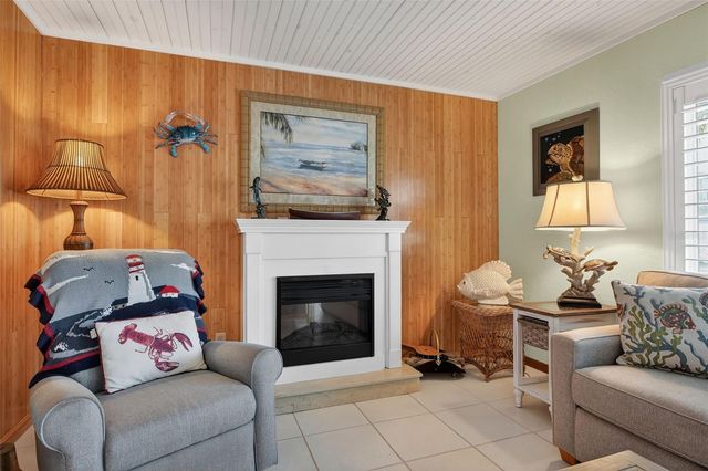 923 LOCUST STREET, New Smyrna Beach, FL 32169