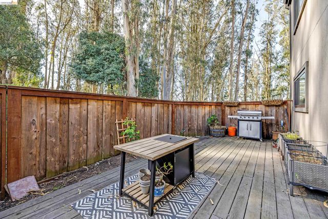 407 Vista Heights Rd, El Cerrito, CA 94530