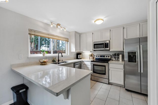 407 Vista Heights Rd, El Cerrito, CA 94530