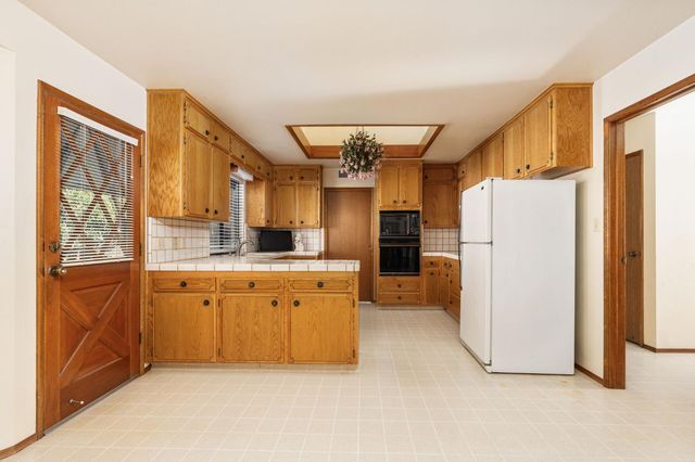 1544 E Jordan Avenue, Fresno, CA 93720