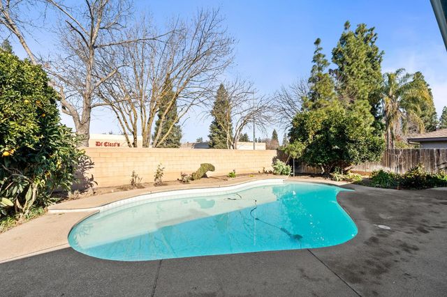 1544 E Jordan Avenue, Fresno, CA 93720