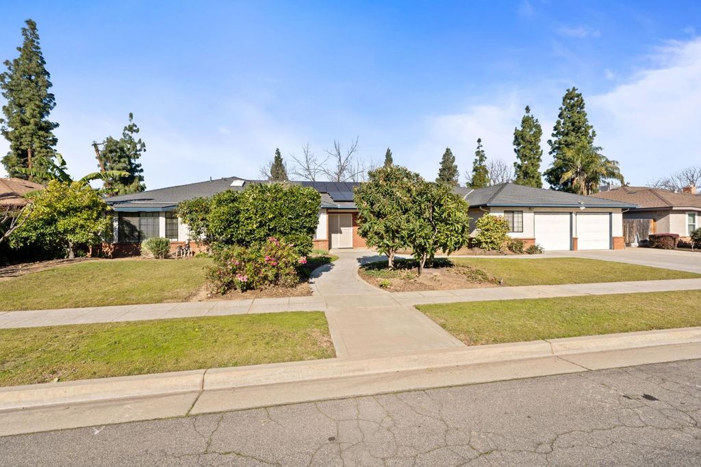 1544 E Jordan Avenue, Fresno, CA 93720