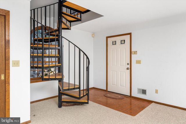 93 TUDOR DR, Hamilton, NJ 08690