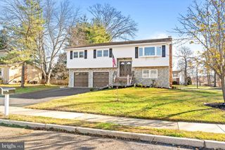 93 TUDOR DR, Hamilton, NJ 08690