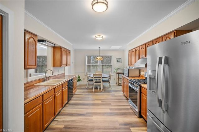 4320 Woodbourne Drive, Clemmons, NC 27012