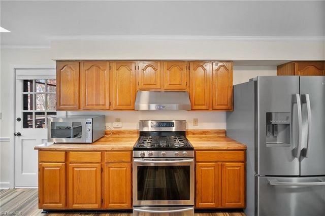 4320 Woodbourne Drive, Clemmons, NC 27012