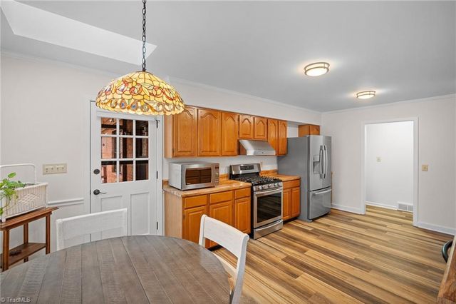 4320 Woodbourne Drive, Clemmons, NC 27012