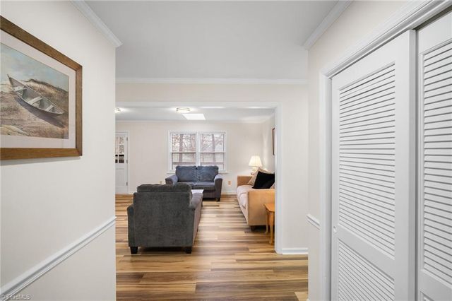 4320 Woodbourne Drive, Clemmons, NC 27012