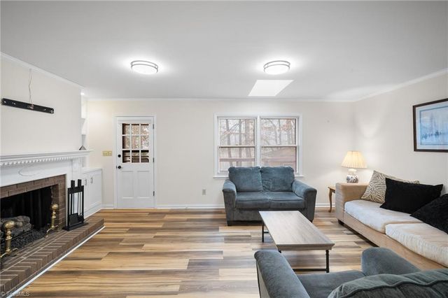 4320 Woodbourne Drive, Clemmons, NC 27012