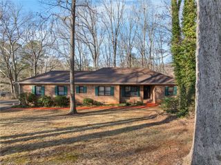 4320 Woodbourne Drive, Clemmons, NC 27012