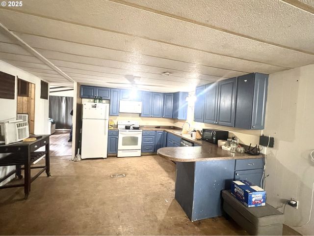 24853 Warren Rd, Rainier, OR 97048