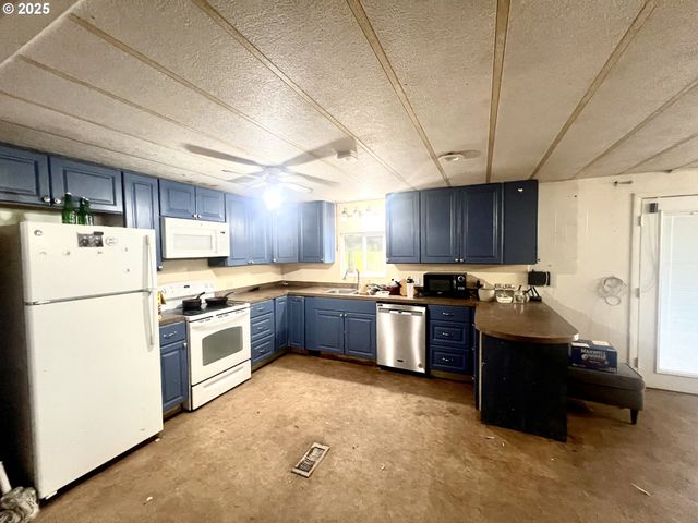 24853 Warren Rd, Rainier, OR 97048