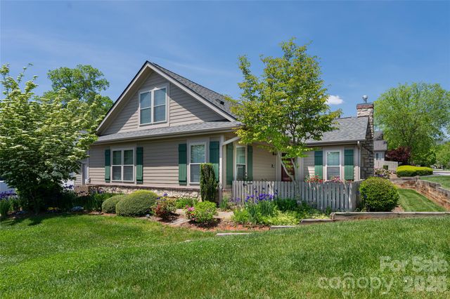 55 Outlook Circle, Swannanoa, NC 28778