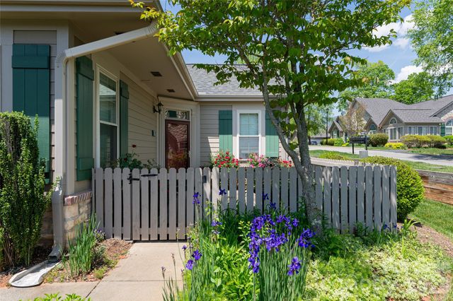 55 Outlook Circle, Swannanoa, NC 28778