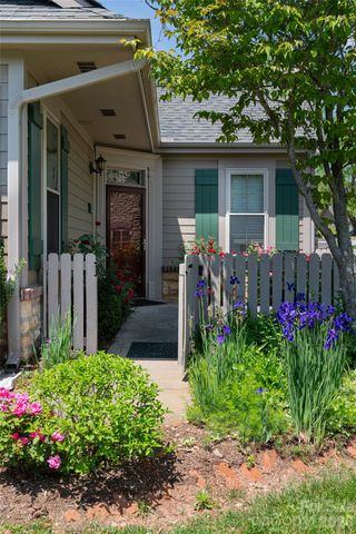 55 Outlook Circle, Swannanoa, NC 28778