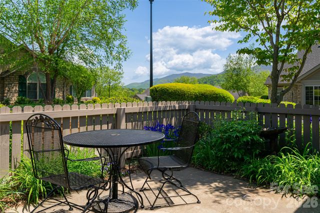 55 Outlook Circle, Swannanoa, NC 28778