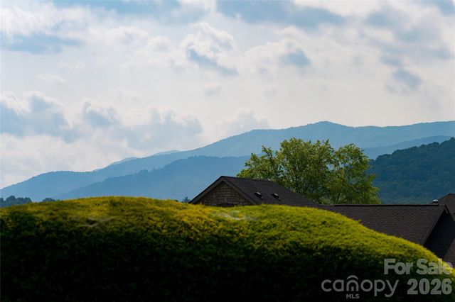 55 Outlook Circle, Swannanoa, NC 28778