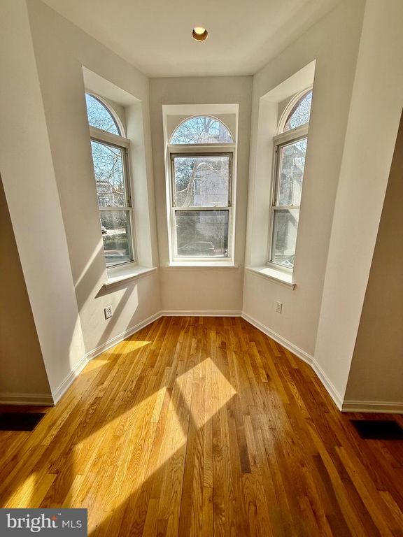 Image 16 of property listing at 1211 Q ST NW, Washington, DC 20009