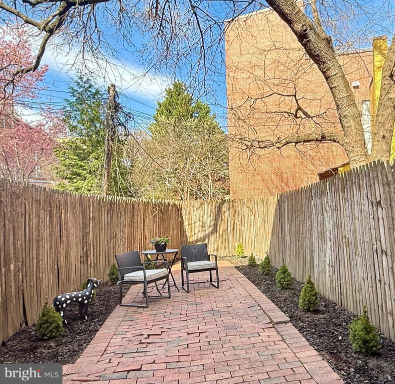 Image 23 of property listing at 1211 Q ST NW, Washington, DC 20009