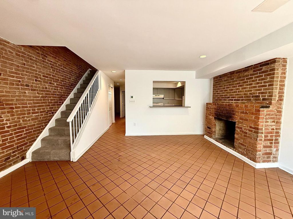 Image 4 of property listing at 1211 Q ST NW, Washington, DC 20009