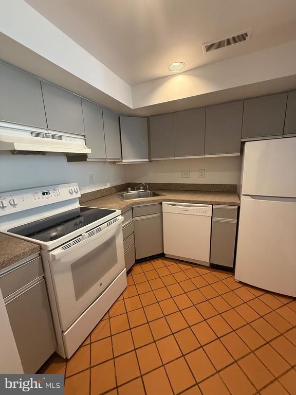 Image 5 of property listing at 1211 Q ST NW, Washington, DC 20009