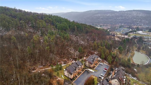 2 Mountainview Upper, Ellicottville, NY 14731