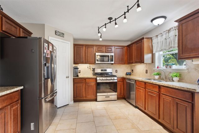 2865 Misty Bay Drive, Dickinson, TX 77539