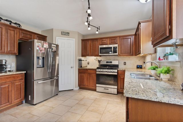 2865 Misty Bay Drive, Dickinson, TX 77539