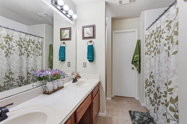 2865 Misty Bay Drive, Dickinson, TX 77539