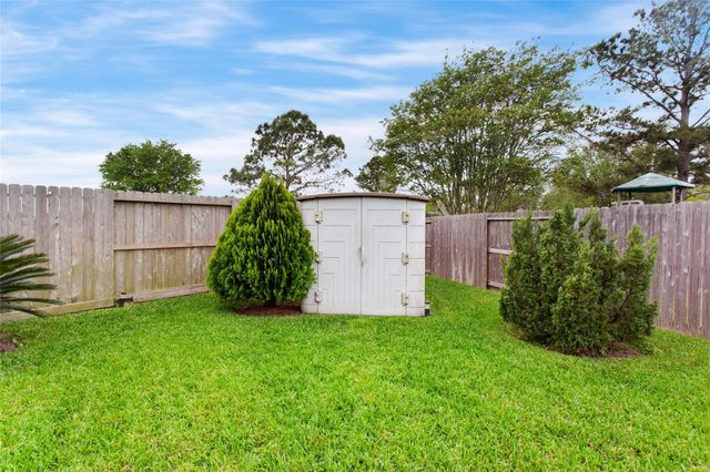 2865 Misty Bay Drive, Dickinson, TX 77539