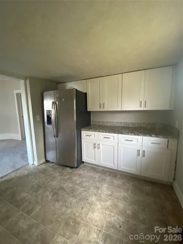 303 Rogers Lake Road, Kannapolis, NC 28081