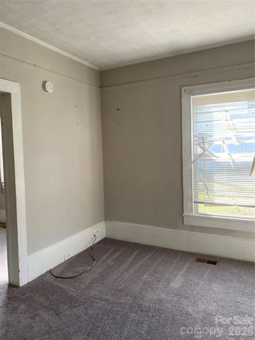 303 Rogers Lake Road, Kannapolis, NC 28081