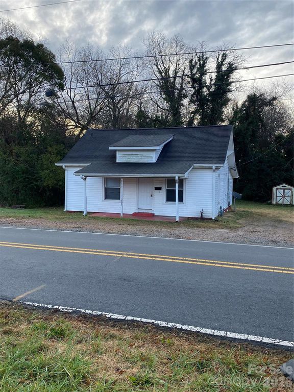 303 Rogers Lake Road, Kannapolis, NC 28081