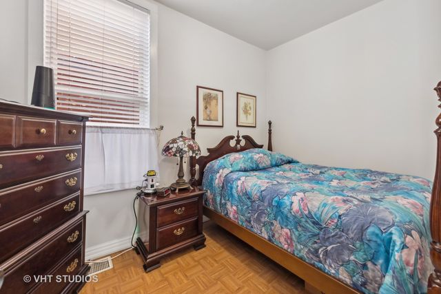 2242 W Taylor Street, Chicago, IL 60612
