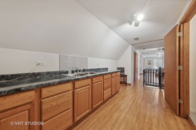 2242 W Taylor Street, Chicago, IL 60612