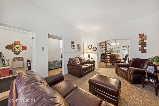 2242 W Taylor Street, Chicago, IL 60612