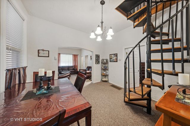 2242 W Taylor Street, Chicago, IL 60612