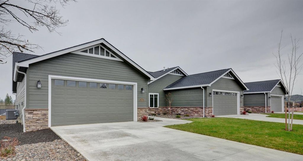 179 Skyhawk Drive, Eagle Point, OR 97524