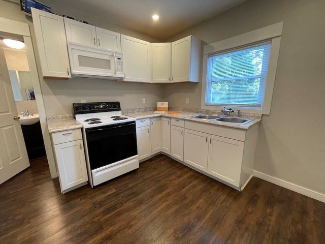 136 N Berkley Street, Kalamazoo, MI 49006